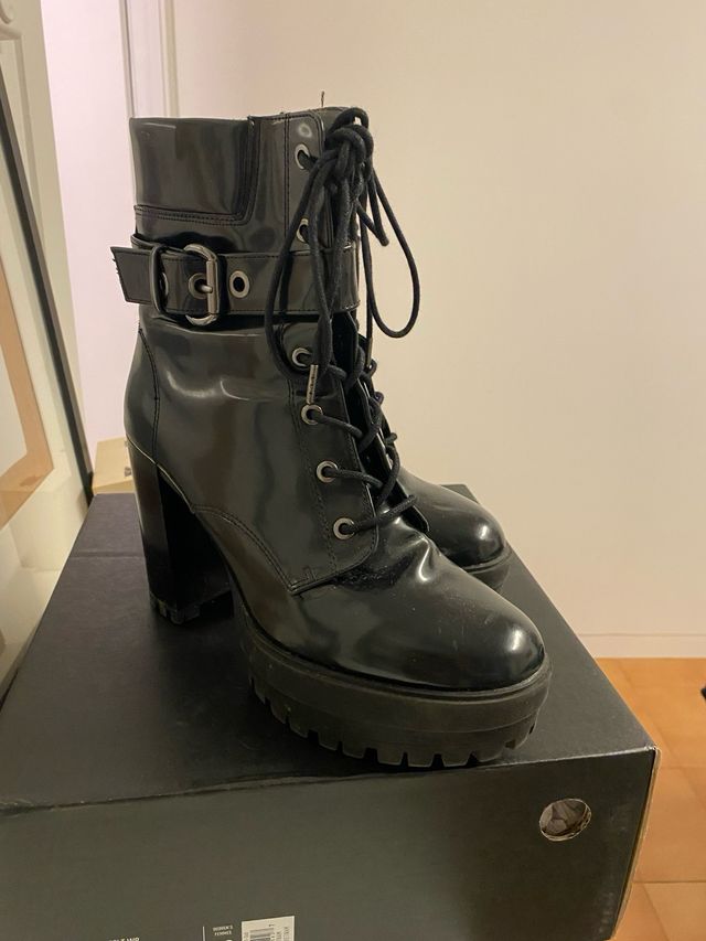 Botines negros de tacón