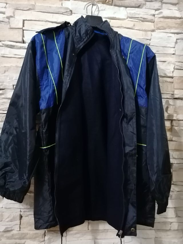 Chubasquero vintage con forro polar y capucha