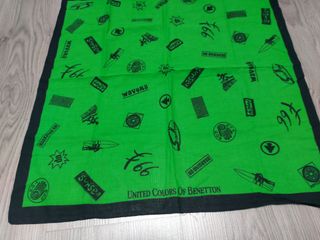 Pañuelo unisex de Benetton 50x50 Antiguo.