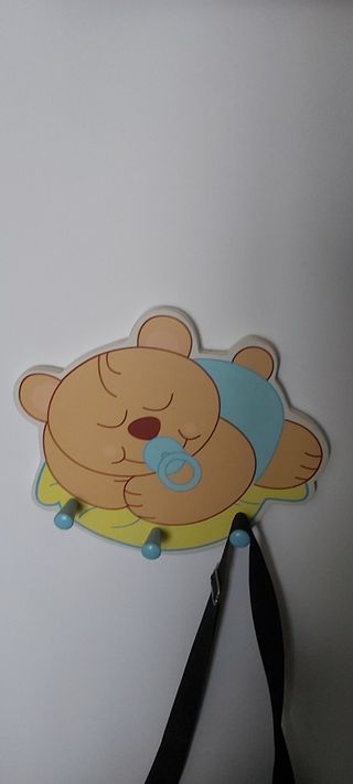 Appendiabiti in legno e organizer camera appendere