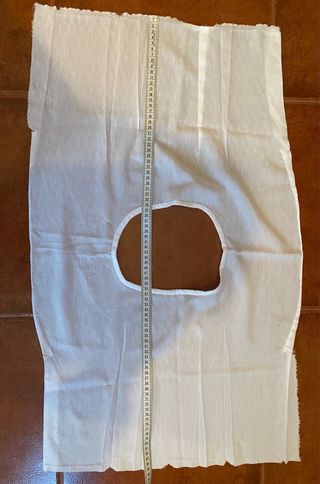 Tres trozos de tela fina blanca