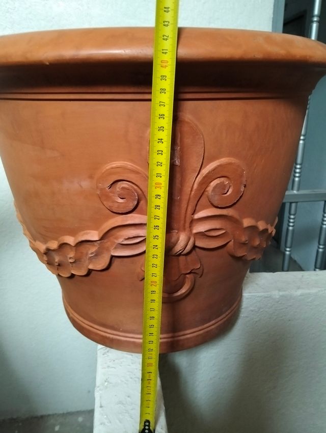 Maceta de barro grande
