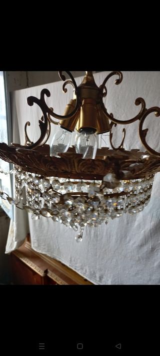 Lampara de cristales y metal