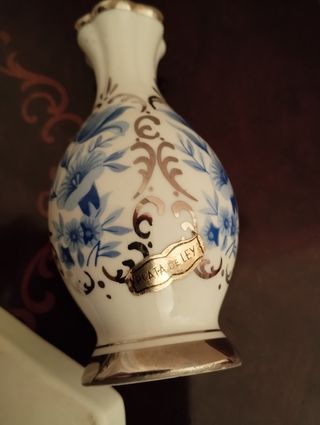 Florero y bandeja pintado en plata