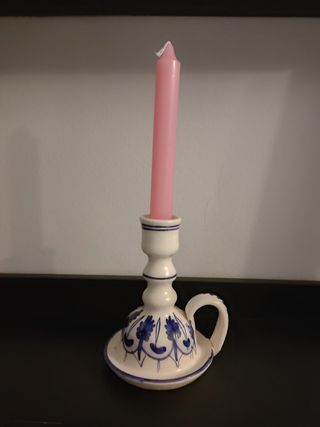 Palmatoria cerámica con vela rosa, portavelas.