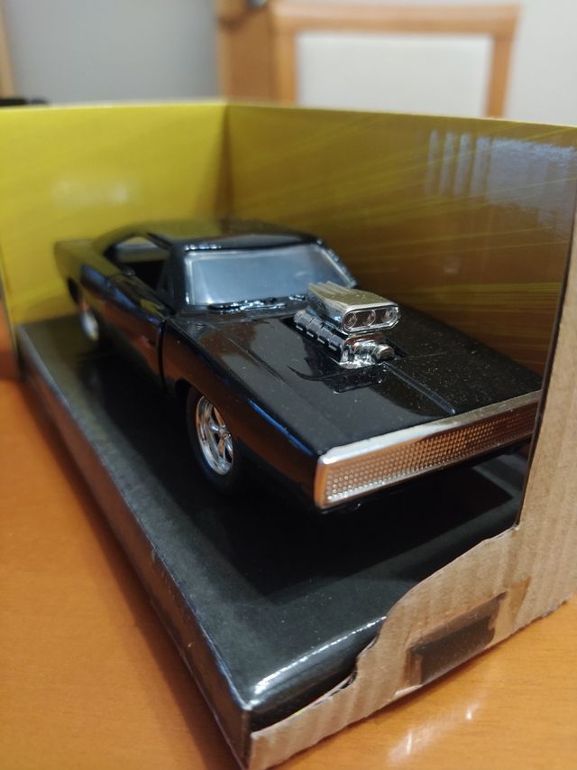 DODGE Charger  R/T

1/32 escala 
negro 