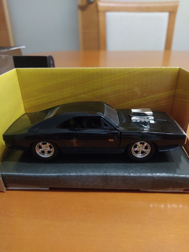 DODGE Charger  R/T

1/32 escala 
negro 