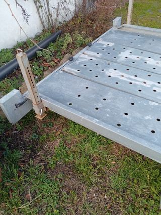 Alquiler Remolque porta coche plataforma batea