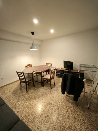 Se alquila habitación en piso reformado y céntrica