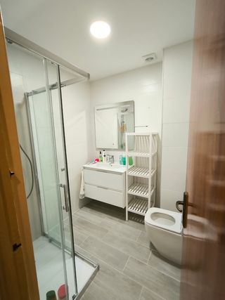 Se alquila habitación en piso reformado y céntrica