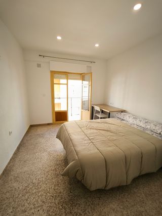Se alquila habitación en piso reformado y céntrica