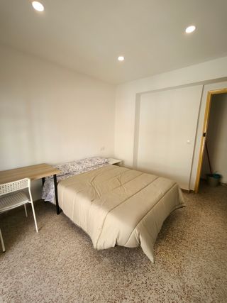 Se alquila habitación en piso reformado y céntrica