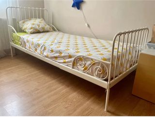 CAMAS IKEA CON BARROTES DE HIERRO FORJADO