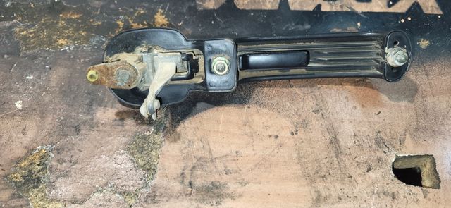 Maneta porton trasero terrano 2