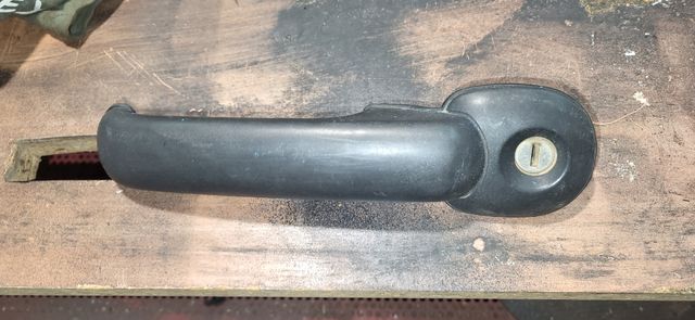 Maneta porton trasero terrano 2