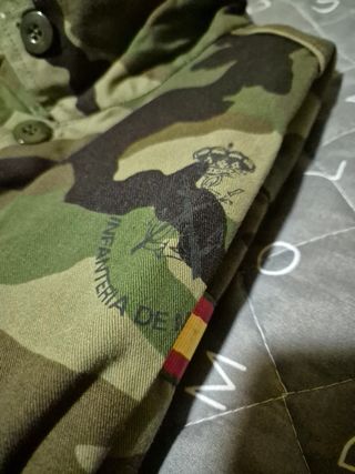 Camisa y gorra Militar