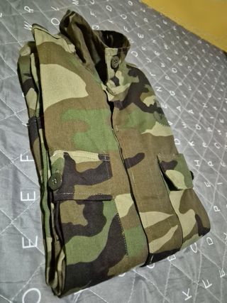 Camisa y gorra Militar