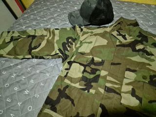 Camisa y gorra Militar