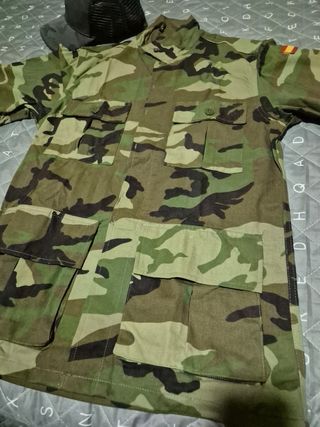 Camisa y gorra Militar