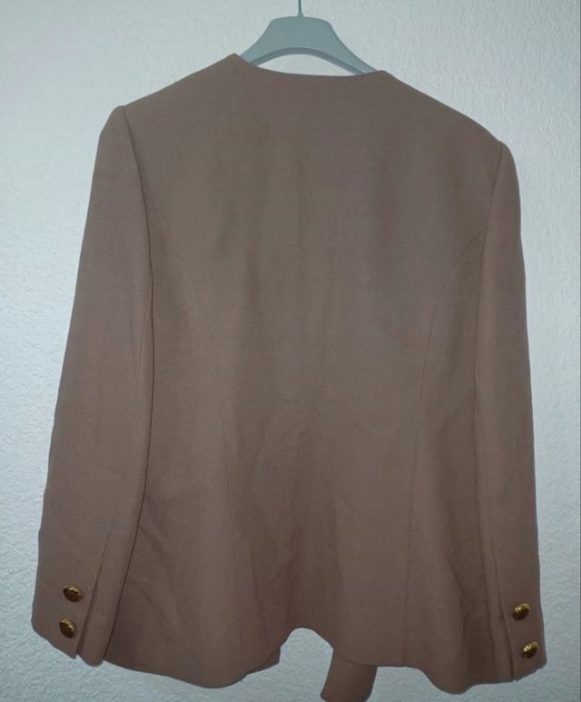 Traje chaqueta y falda