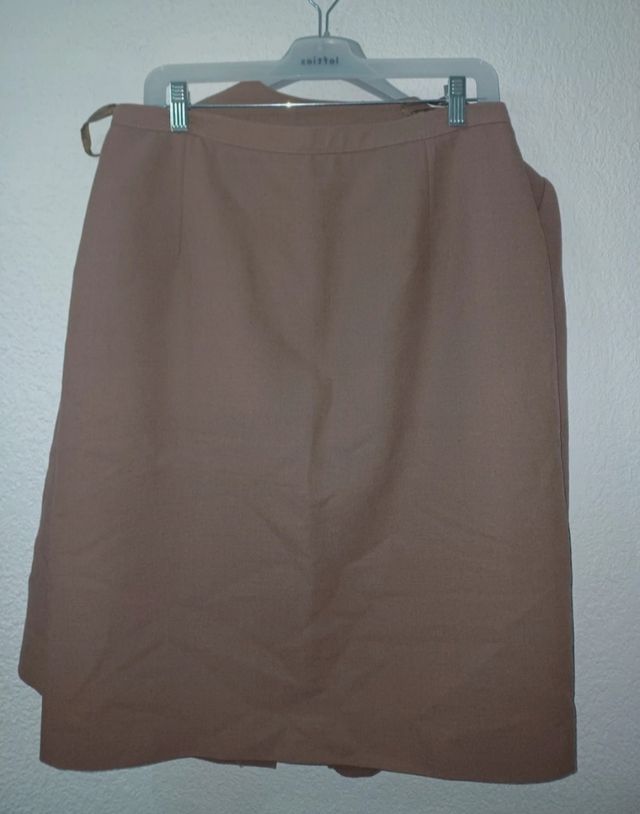 Traje chaqueta y falda