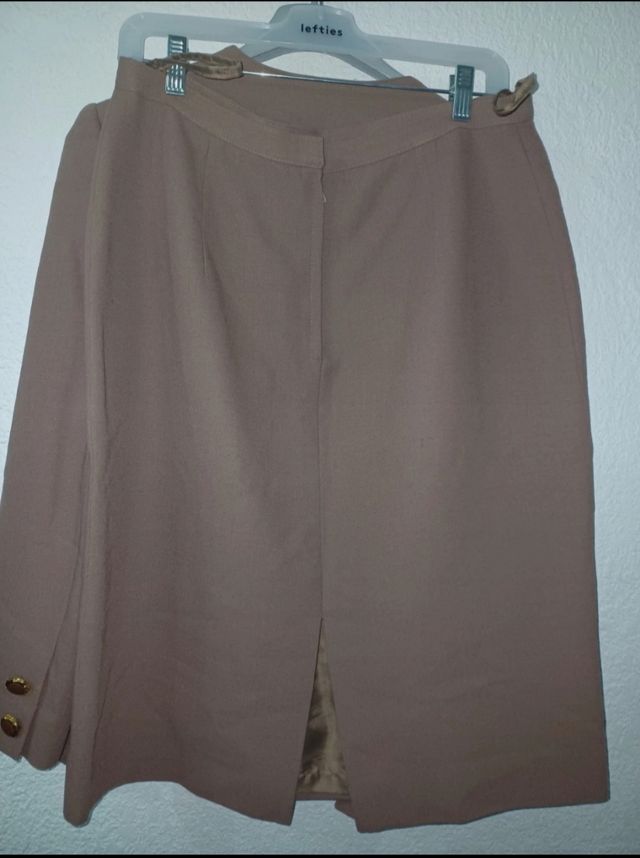 Traje chaqueta y falda