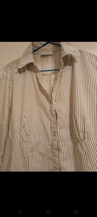 Camisa de rayas negras ajustada