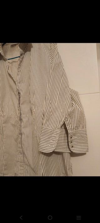 Camisa de rayas negras ajustada