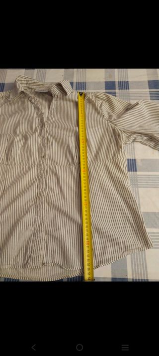 Camisa de rayas negras ajustada