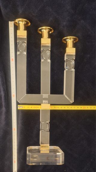 OROLOGIO E PORTACANDELE IN METRAKILATO.