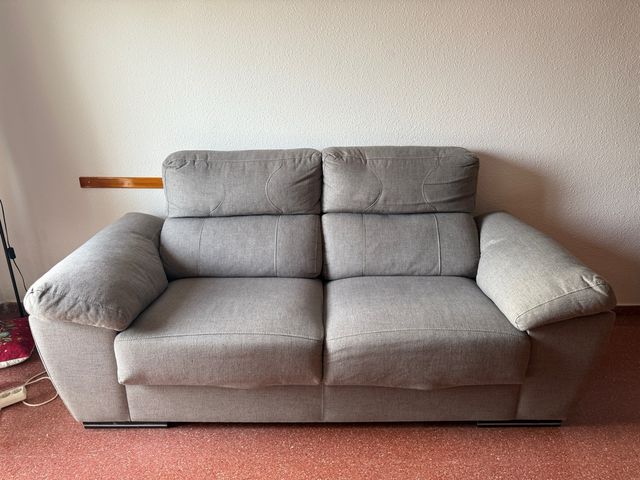 Sofá dos plazas gris como nuevo