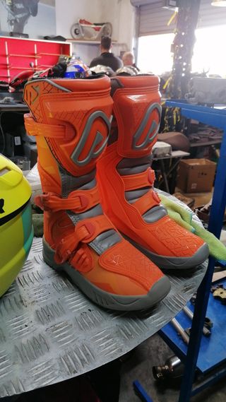 ROPA, CASCOS Y PROTECCIONES NIÑO CROSS A ESTRENAR