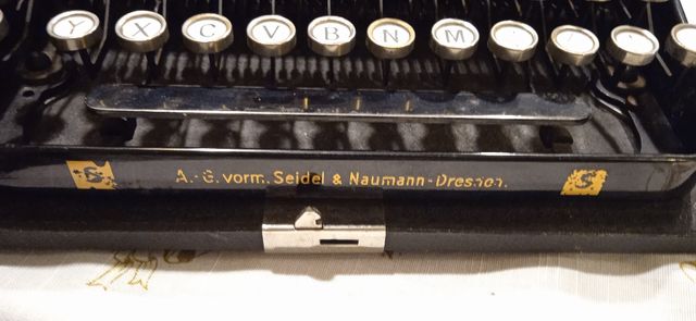 Macchina da scrivere