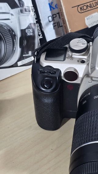 CANON EOS50 CON OBJETIVO CANON EF 75-300