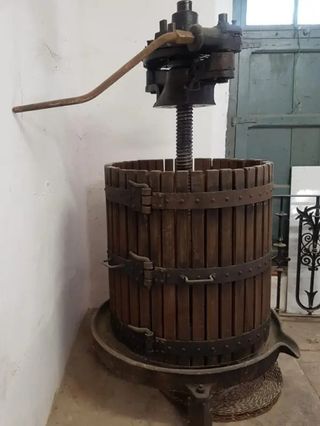 Prensa de vino antigua