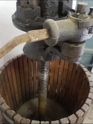 Prensa de vino antigua