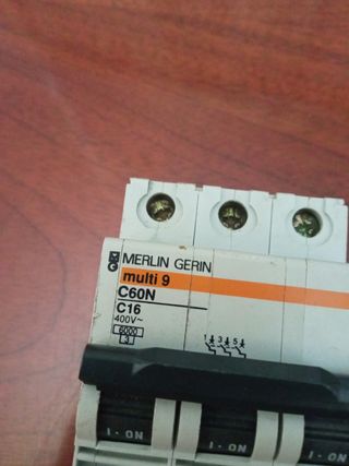 Lote de dos magnetotermicos.