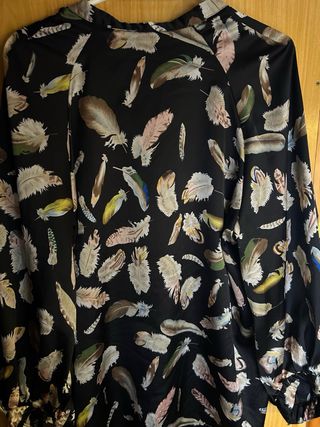 Blusa con manga larga abullonada