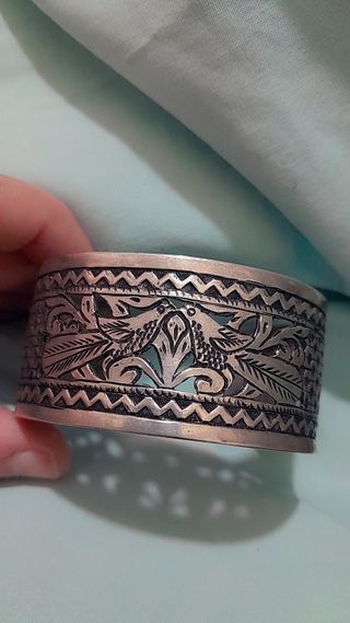 Pulsera grande de plata antigua