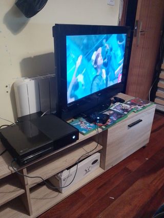 Se vende Xbox one 500gb con mando juegos