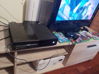 Se vende Xbox one 500gb con mando juegos