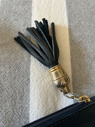 Cartera de piel azul marino