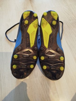 Zapatillas fútbol o rugby, tacos, 33