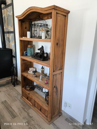 Estantería de madera