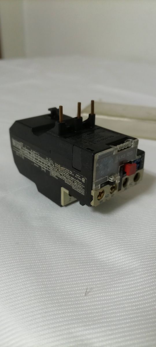 Relé térmico Telemecanique LR2 D13