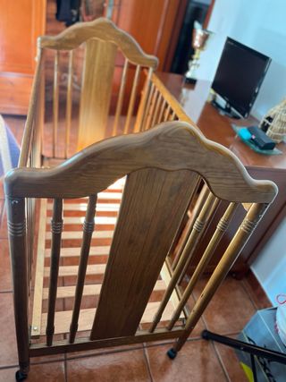 Cuna de madera de MICUNA