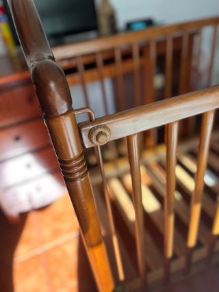 Cuna de madera de MICUNA