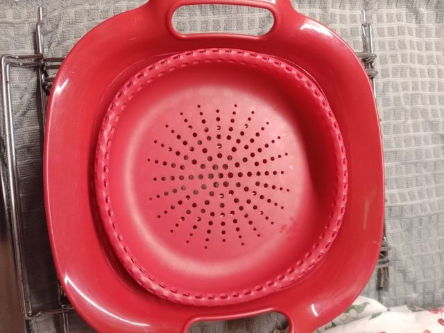 Scolapasta in silicone di Bialetti