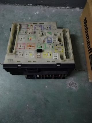 caja reles/fusibles ford scort