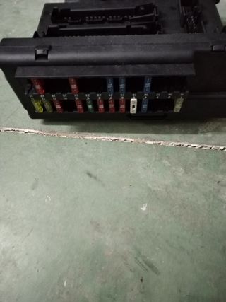 caja reles/fusibles ford scort
